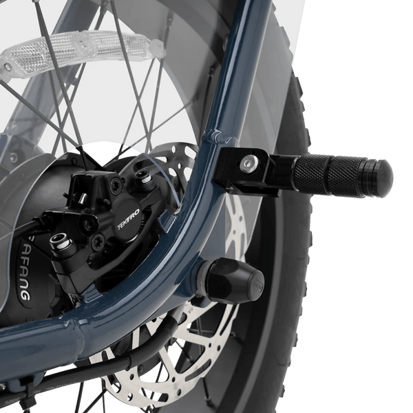 FOLD-UP PEGS